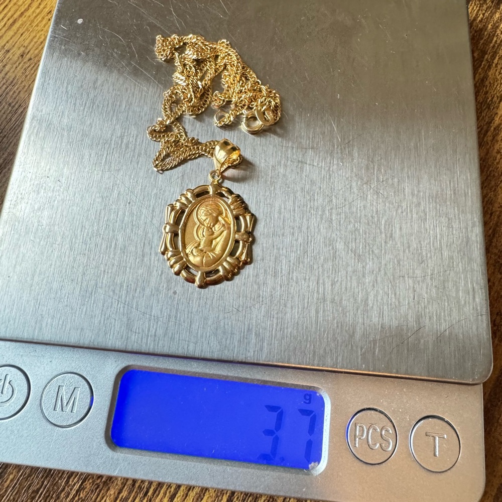 18k SAUDI GOLD  MOTHER & CHILD PENDANT NECKLACE   18” 3.7 Grams - Picture 3 of 9